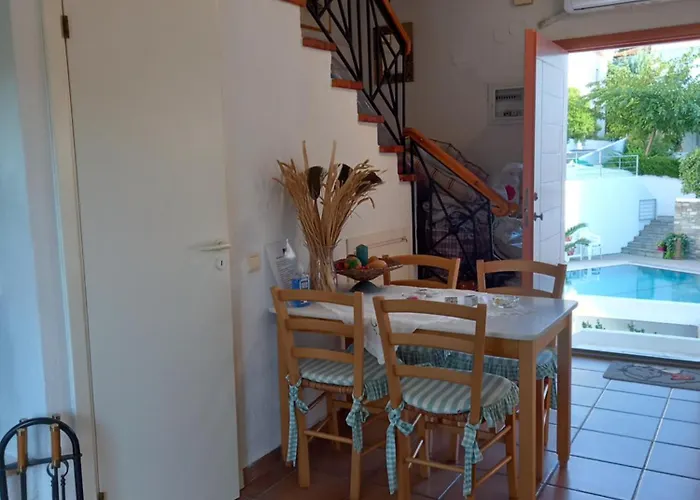 Kassandras Xalkidiki, Experience